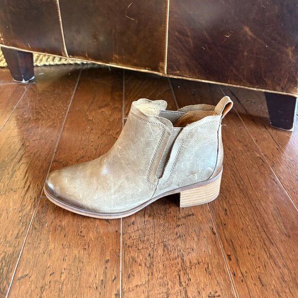 KORKS Ankle Boots/Booties. Size 8. Tan. NWOT - Picture 4 of 8